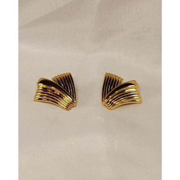 Vintage Crown Trifari Textured Gold Tone Folded Clip on Huggies Earrings Signed - Picture 8 of 13